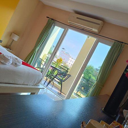 Aura Inn Rooms Pattaya Bagian luar foto