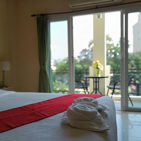 Aura Inn Rooms Pattaya Bagian luar foto