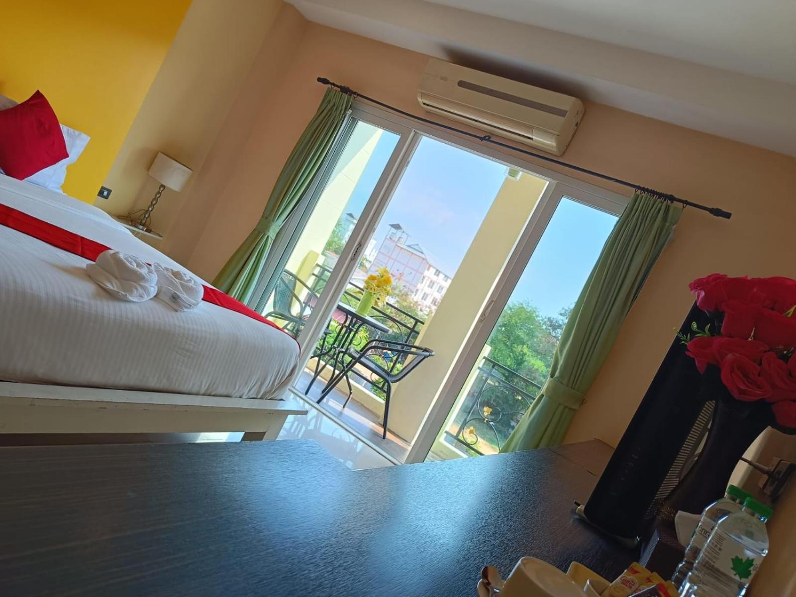 Aura Inn Rooms Pattaya Bagian luar foto