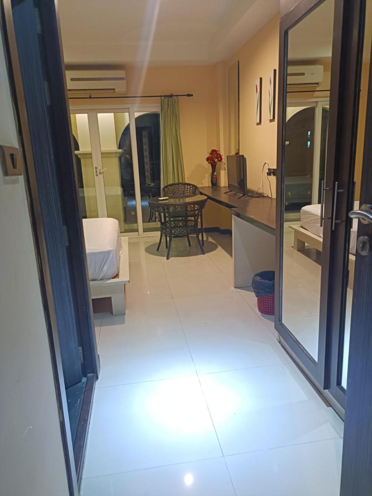 Aura Inn Rooms Pattaya Bagian luar foto