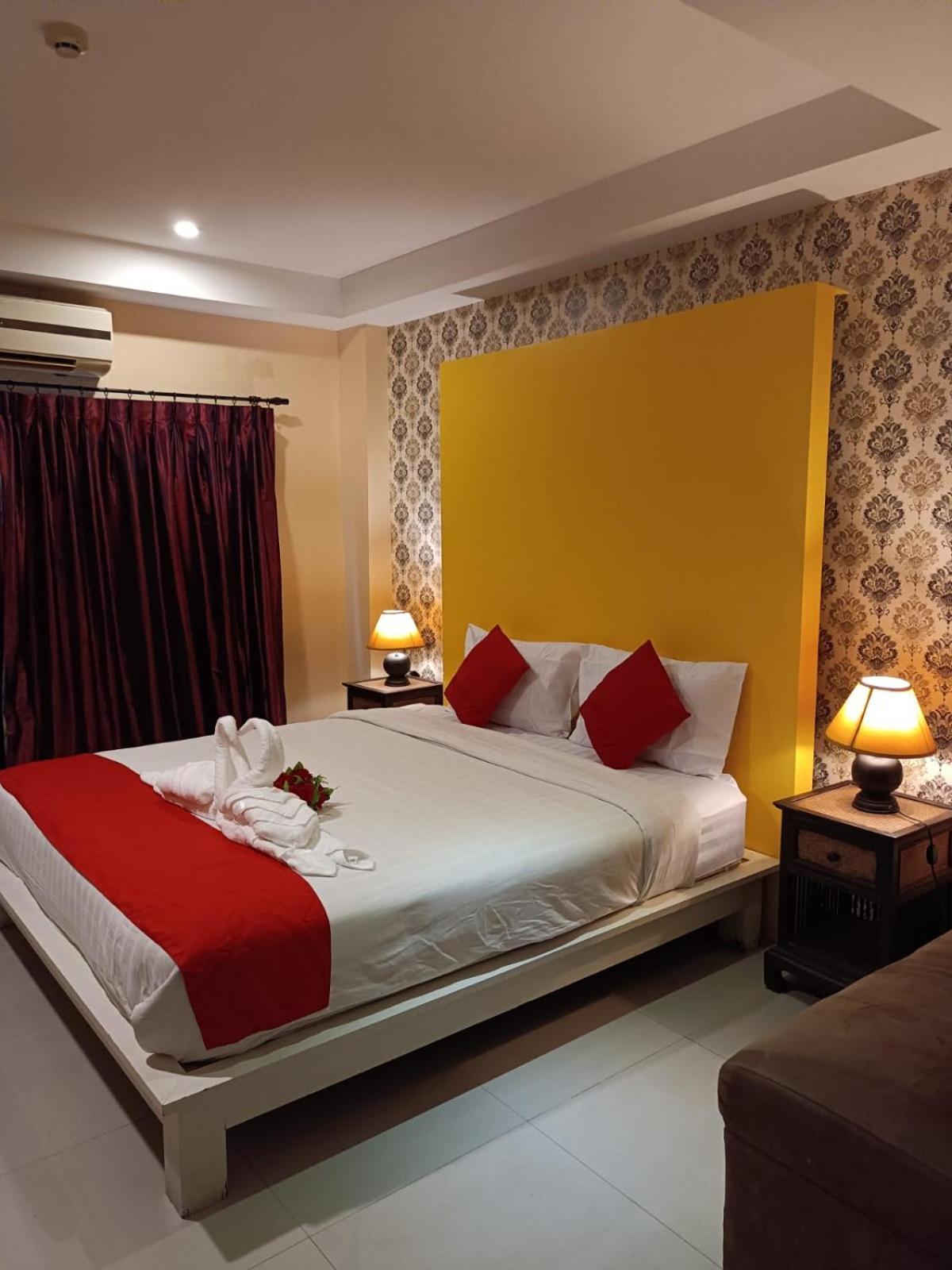 Aura Inn Rooms Pattaya Bagian luar foto