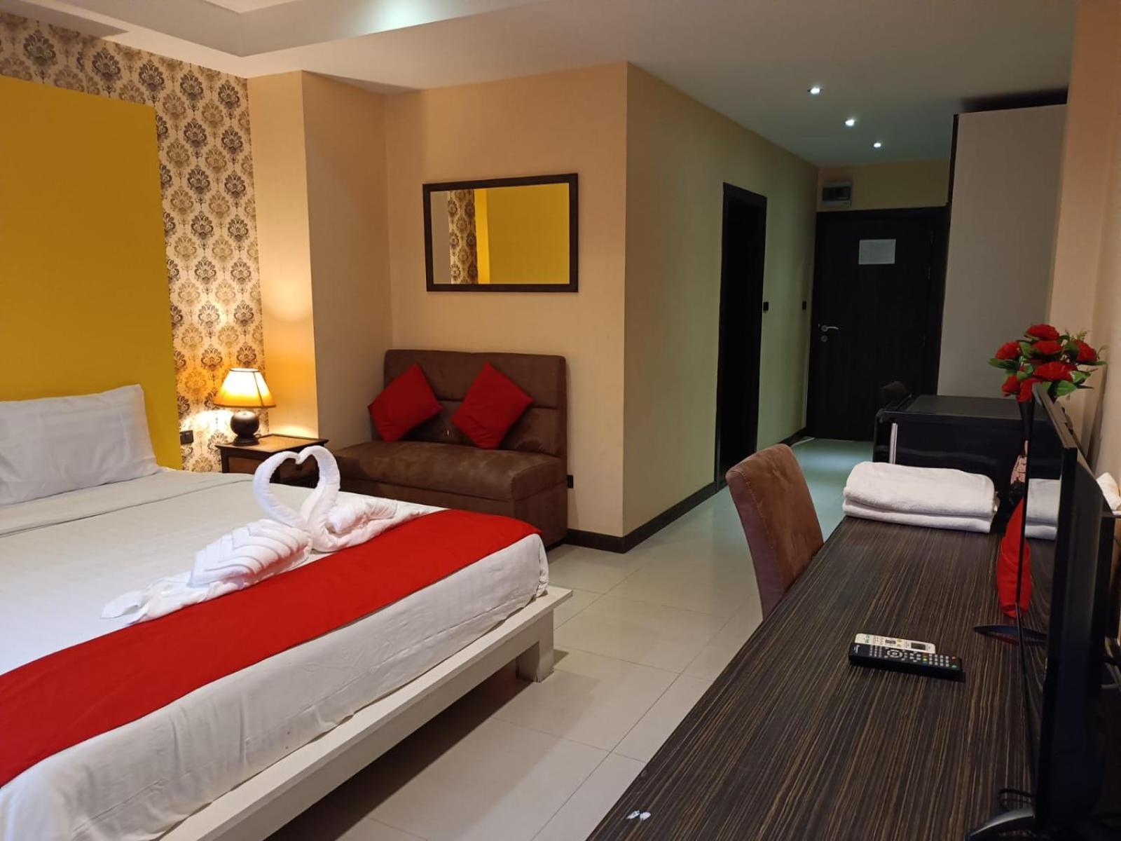 Aura Inn Rooms Pattaya Bagian luar foto